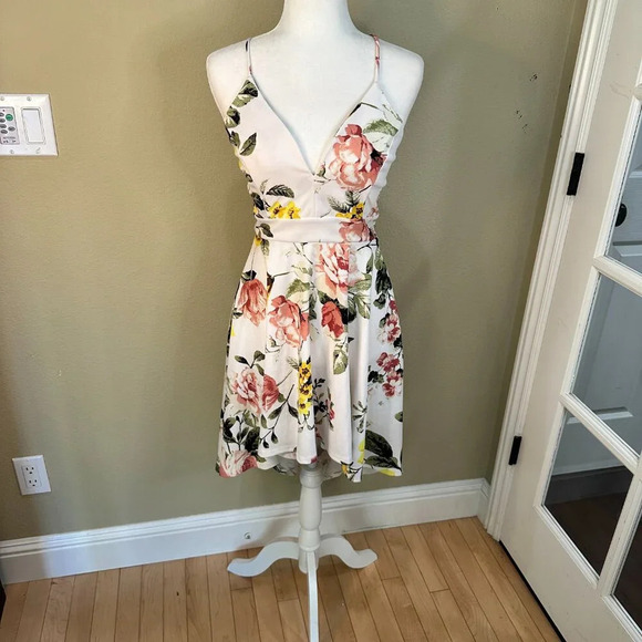 LOVELY DAY Boutique Skater Style Floral Sundress Minidress - small - Picture 2 of 10